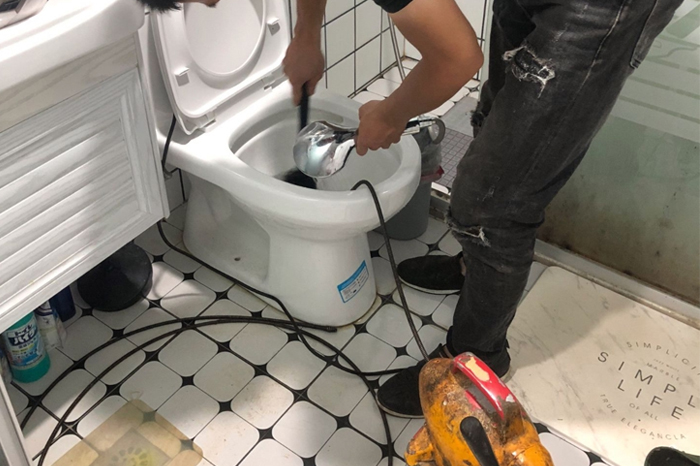 平陆马桶堵塞自己疏通还是找师傅？专业上门服务让你省时更省心